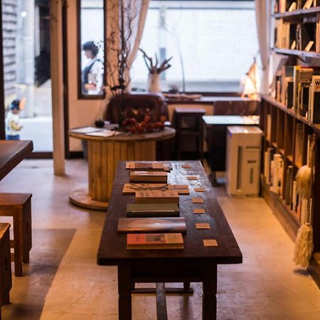 Book & Guesthouse Hitotomaru Toyooka  Exterior photo